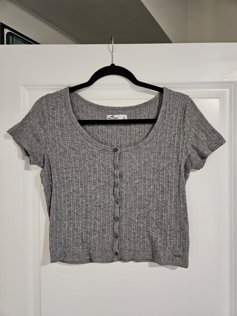 Hollister Gray Ribbed Button-Front Crop Tee